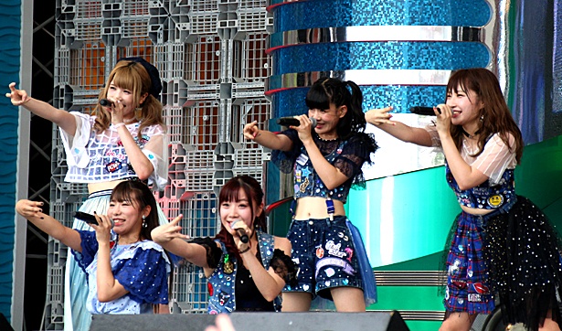 妄想キャリブレーションが「TOKYO IDOL FESTIVAL 2017」(8月4日~6日、お台場・青海周辺エリア)に出演。昨年に続き3日間ステージに立ち、メインステージ(HOT STAGE)には、2日目に登場した。