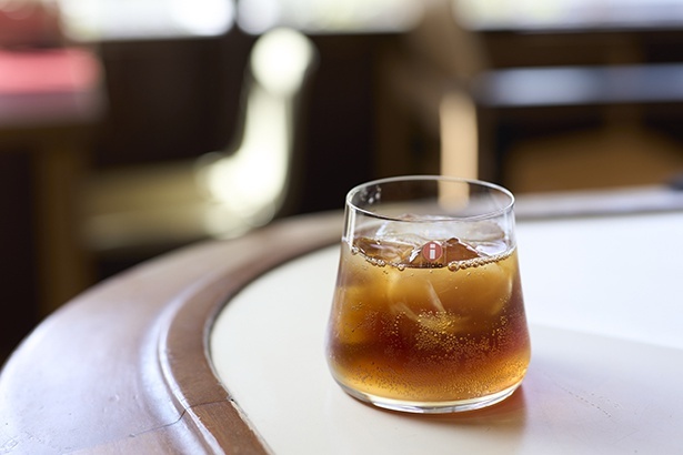 オーガニックのエルダ―フラワーシロップを使ったコーヒーソーダ700円。さわやかな甘みとさっぱりした後味が好評