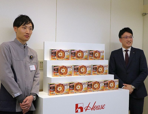 同社 開発研究所の濱洲紘介さんと、食品事業一部の山本篤志さん(左から)