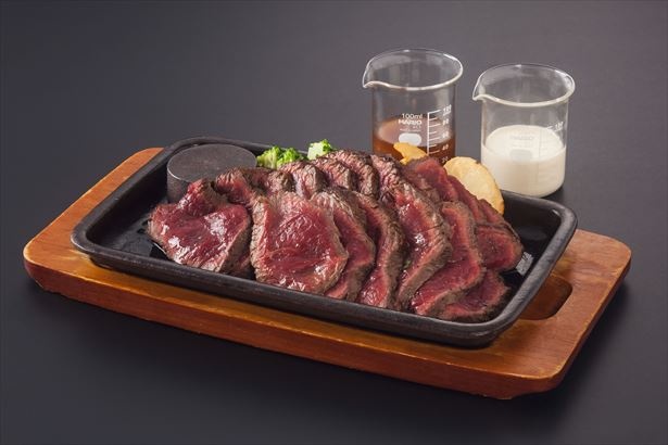 「拷問ステーキアイアンメイデン」 メインのお肉は赤身のランプ肉を使用！