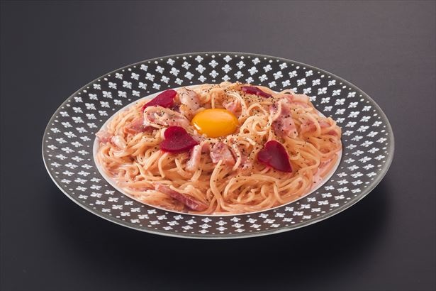 「ピンクナーラ」 ビーツソースのカルボナーラは可愛いピンク色