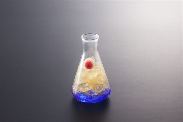 ノンアルコール「覚醒ナイトメア」 目玉の入ったオレンジ＆ミックスベリー