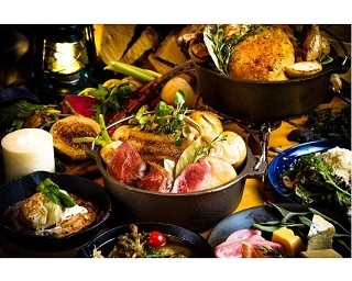 この夏話題の贅沢なキャンプ“グランピング”をインドアで！旨味溢れる肉料理を体験