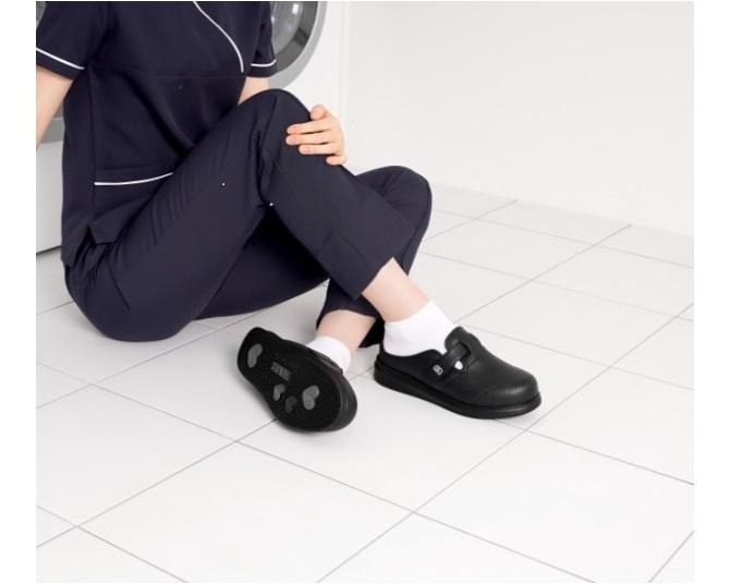 元看護師が開発した履き心地抜群のナースシューズの秘密とは？担当者に話を聞いた