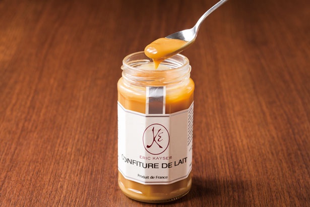 フランス産の牛乳をコトコト煮込み、濃厚な味わいに仕上げた「ミルク」