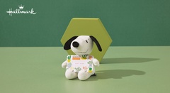 「Snoopy Plush Gift Card Holder」(2420円) 贈り物の時間までスヌーピーがギフトカードを大切に持っていてくれる