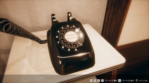 1980年代を舞台としているため、今ではお目にかかれない黒電話が現役で使用される