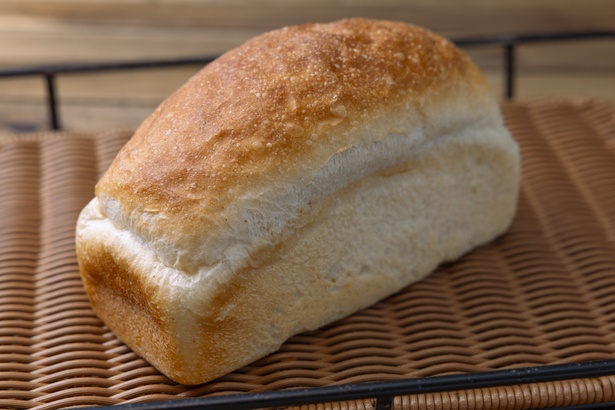 「天白食パン」(421円)。バゲットと同じ製法でじっくり作られている