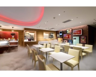期間・時間限定！キットカット ショコラトリー 銀座本店の店内がひんやり幻想的な空間に