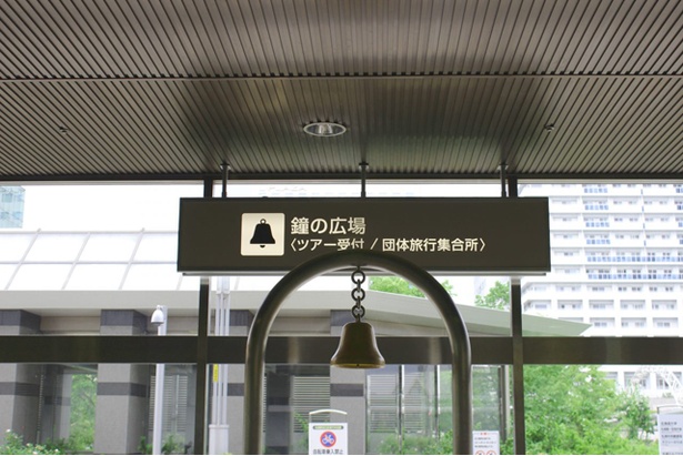 JR札幌駅北口「鐘の広場」で受付をして、10：00出発のバスに乗車。乗車にはパスポートが必要です。