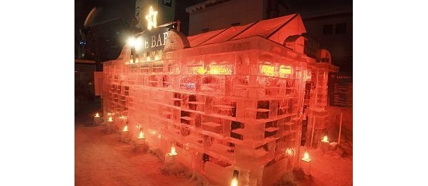 【写真】幻想的！氷で作られたバーも登場