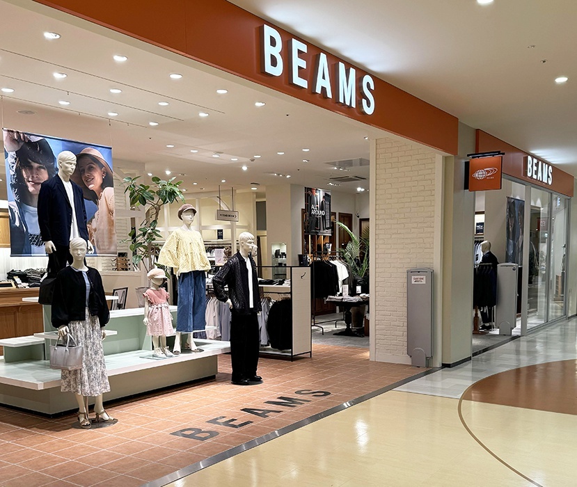 メンズ、ウィメンズ、キッズと、幅広い商品が並ぶ「BEAMS OUTLET」
