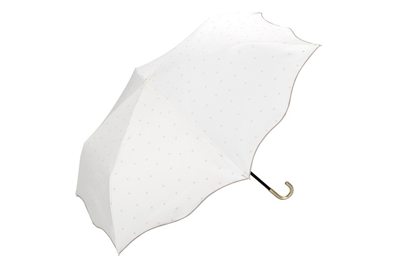 「折りたたみ晴雨兼用傘 遮光ハートメロウ mini」(アウトレット価格)は、傘を開いたときのシルエットがかわいい！