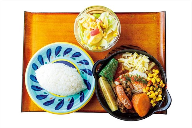 「カレーライス カリヒオ」の「全部のせカレー」(1200円)