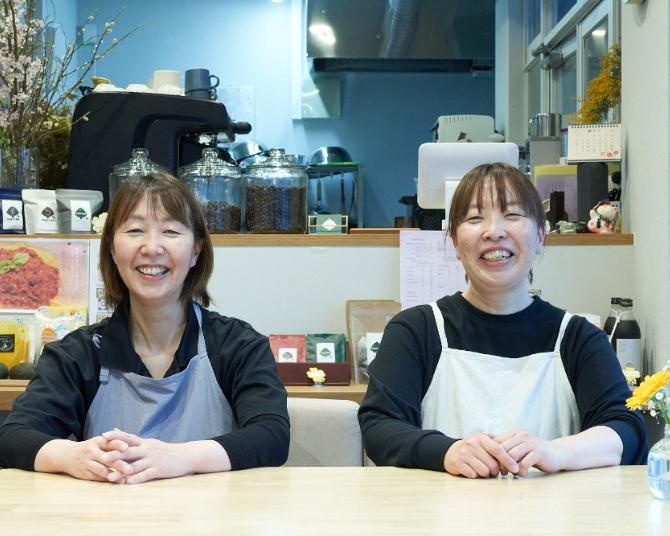 コーヒーで旅する日本／九州編｜姉妹で営む「モリトンコーヒー」。自分たちのサイズ感でふるさとに根付く居心地の良い店へ