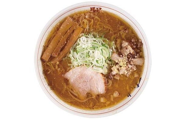 ｢ラーメンの駅｣の『味噌ラーメン』(900円)は、生の味噌を焦がして作るスープが、風味とコクがたっぷりで人気／横浜
