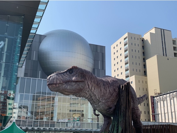 福駅前の恐竜のモニュメント