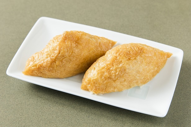 サイドメニューで人気のいなり(2個・230円)は、関西風の味付けに仕上げている