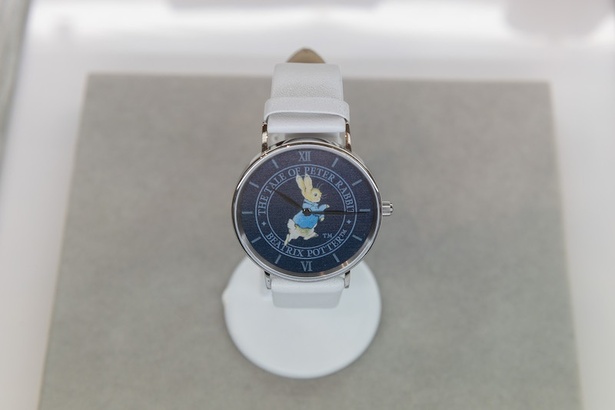 「ピーターラビット(TM) 120周年記念腕時計」(4万9500円)の受注販売も実施