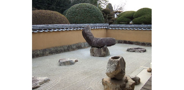 L字型の「兎石」