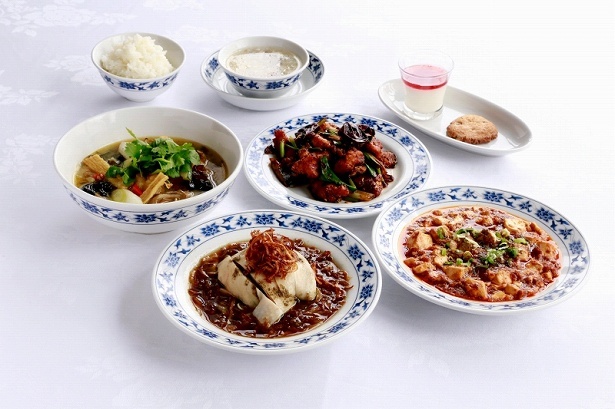 重慶飯店で食べられる中華サ飯コース料理