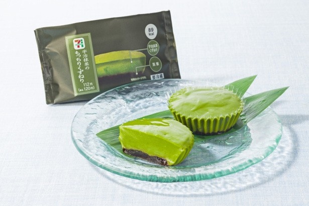 【写真を見る】現在発売中の「宇治抹茶のもっちりくずねり」(120円)