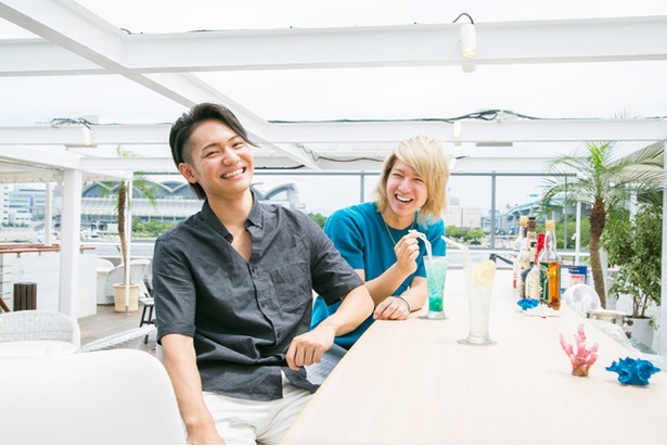 3Fにあるルーフラウンジ「THE SKY」で、トロピカルなカクテルを飲んで、リゾート感を高めよう！