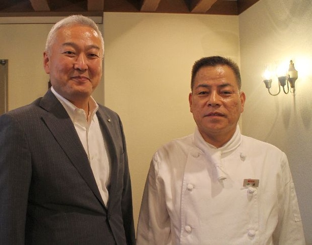 今回、歴代のお気に入りカレーについて語ってくれた。(左から)城後稔商品部部長、中武英二統括理長
