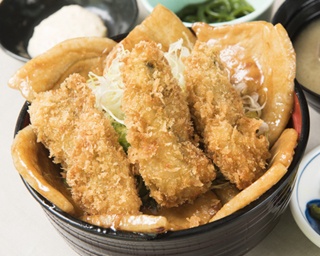 カキの旨味があふれ出す！ 本場・厚岸で味わう贅沢なカキご飯