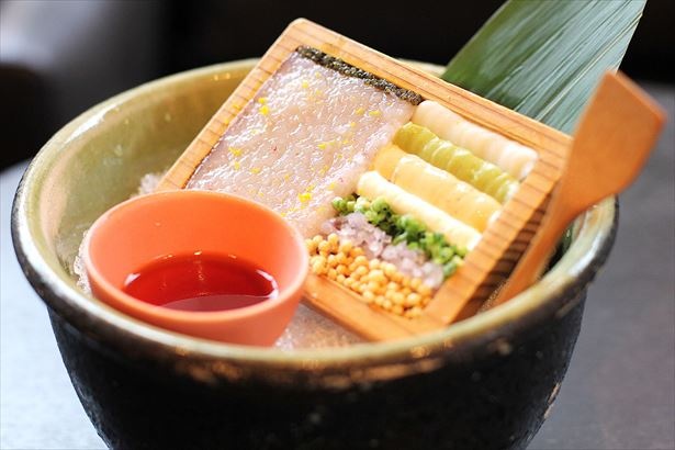 寿司フロアで注文できる「とろ甘エビのタルタル 森本スタイル」