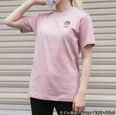 【写真】くすみピンクカラーの「Tシャツ(びっくり)ピンク」