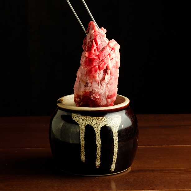 まさにフォトジェ肉！30cmを超える圧巻の「牛ハラミの一本焼き」(期間限定価格　税抜1490円)