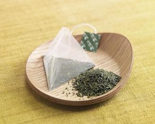 宇治茶の老舗「辻利」から、ティーバッグで淹れる黄金色の煎茶発売