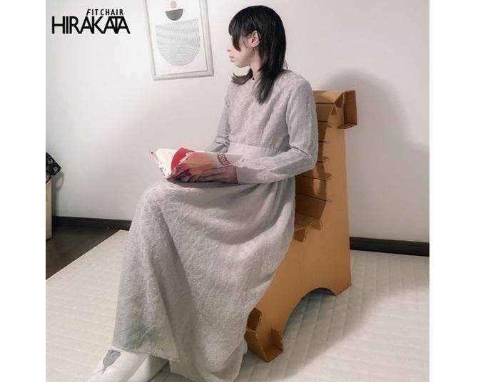 強くて軽くて座り心地も抜群！強化段ボールでできたサステナブルなデザイン家具「HIRAKATA-フィットチェア枚方-」が発売