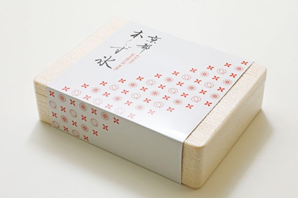 おみやげ用のボックスは保冷剤付きで400円/京都・本くず氷 京都タワーサンド店