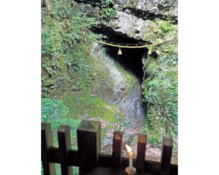 【奈良観光】竜神がこもる岩窟「室生龍穴神社」を巡るおすすめスポット