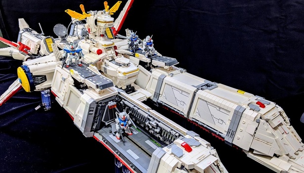 OVA『機動戦士ガンダム0083』に登場する地球連邦軍の艦艇「アルビオン」を1/300スケールで製作