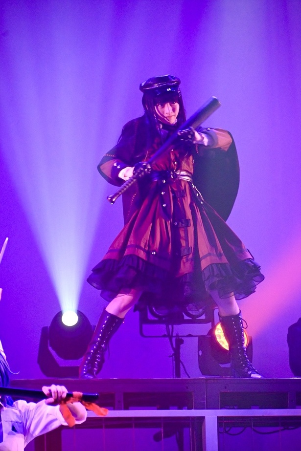 AKB48を卒業して久しぶりに歌とキレキレのダンスパフォーマンスを見せた