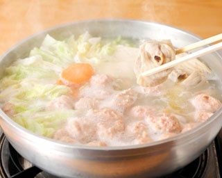 【福岡のうまかもん】有名人をもトリコにする博多水炊きの名店「博多味処水炊き いろは 本店」