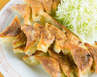 【福岡のうまかもん】博多駅博多口から徒歩3分！63年を迎える餃子の名店