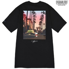 「スヌーピー Tシャツ(フォトプリント)」(4950円/カラー：ブラック)のバックスタイル