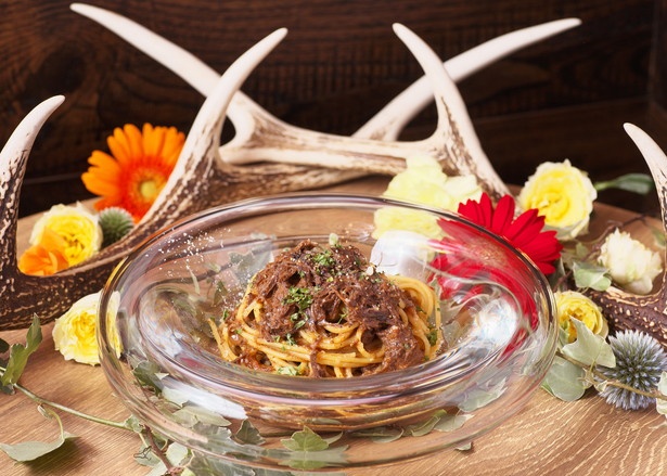 「Salumeria Garden TINO」の「TINO 自家製鹿肉ソースのパスタ with うり坊ジビエ」