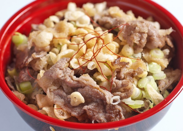 「気軽な大衆居酒屋 あじ平」の「飛騨牛ぽんかす丼」