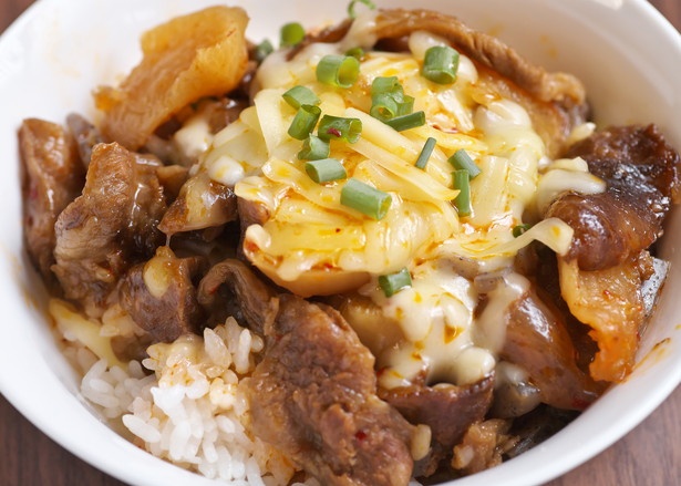 「当たり矢」の「ちーすじ丼」