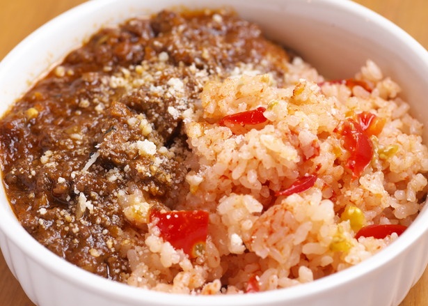 「バルフィオーレ」の「炊き込みトマトのボロネーゼ丼」