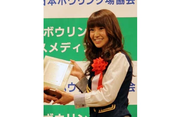 グランプリを喜ぶAKB48の大島優子、野呂佳代、佐藤亜美菜、秋元才加　他、受賞者をチェック