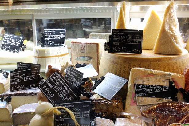 「パルミジャーノ・レッジャーノ」をはじめ、チーズ好きにはたまらないラインアップ