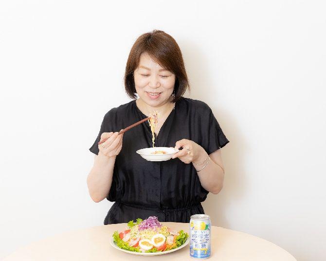 北海道民御用達“ラーメンサラダ”にめちゃウマ無糖！いつものおかずと「甘くない檸檬堂」の組み合わせが最高すぎた