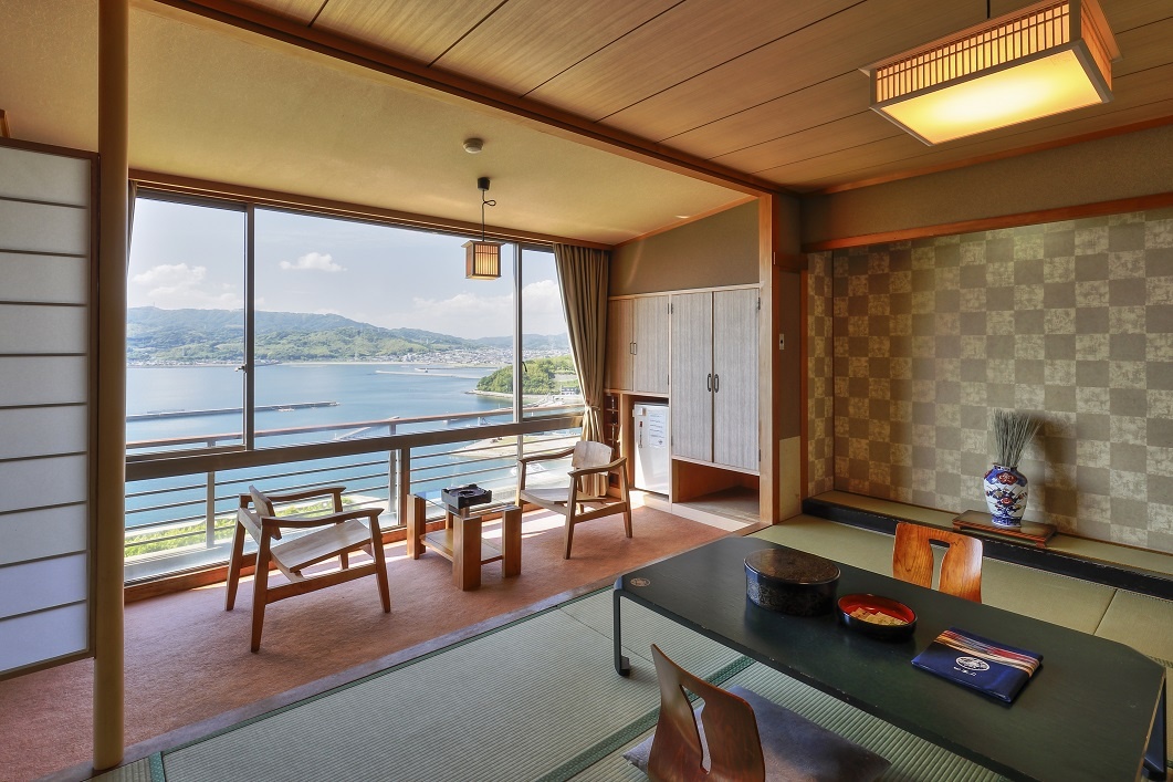 【和のリゾートはづ】客室一例。高台から眺めが爽快！