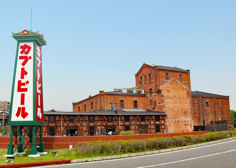 「半田赤レンガ建物」は、明治31年にカブトビールの製造工場として誕生。「カブトビール」の広告塔は、ジブリ映画「風立ちぬ」のワンシーンにも描かれた